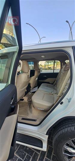 تۆیۆتا لاند کروزەر